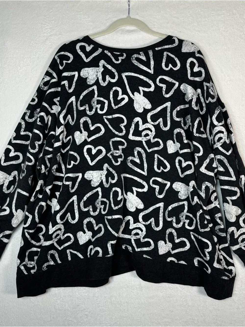 TORRID Black White Heart Print Cozy Sweatshirt Plus Size 4 4X Oversized lovecore - Picture 7 of 8